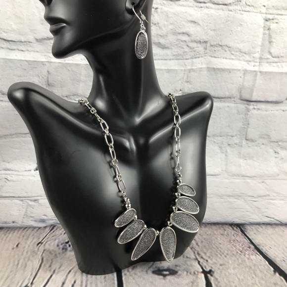 Jewelry - Picture 10 of 11